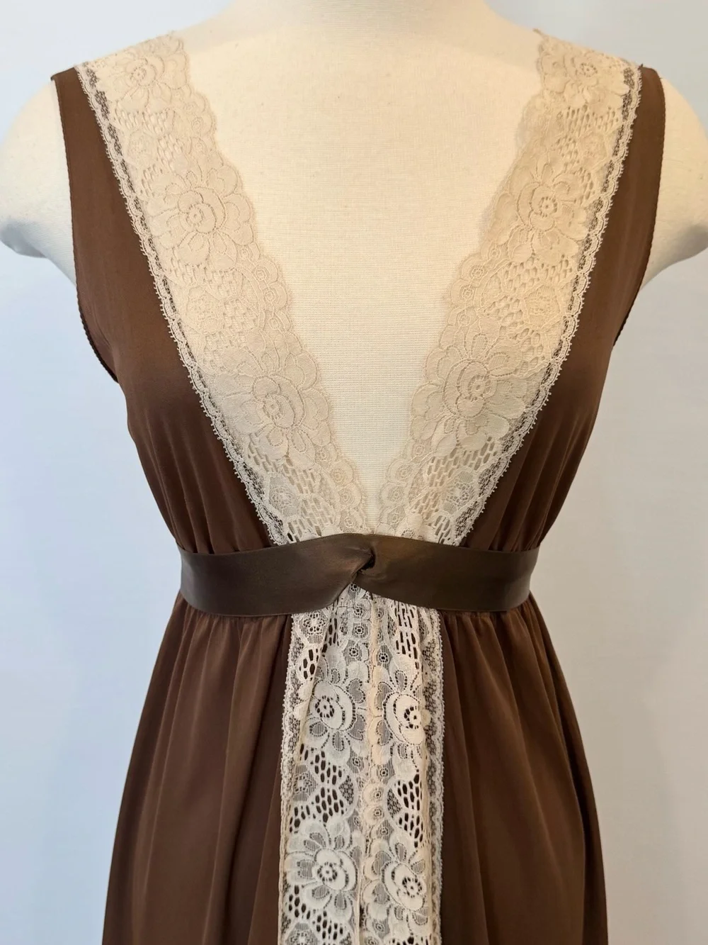 🌺SOLD🌺 Artemis Gossard Brown Silky Satin Lace 60s Empire Maxi Gown Robe 2pc Set - Picture 6 of 13